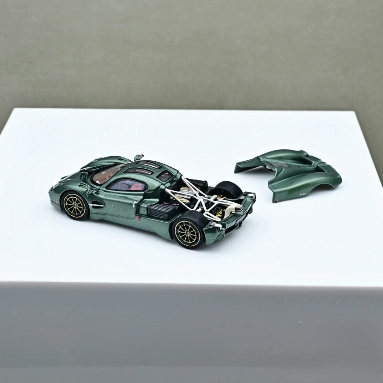 CM Model 1/64 Pagani Utopia Green Opening Engine Diecast Model Car