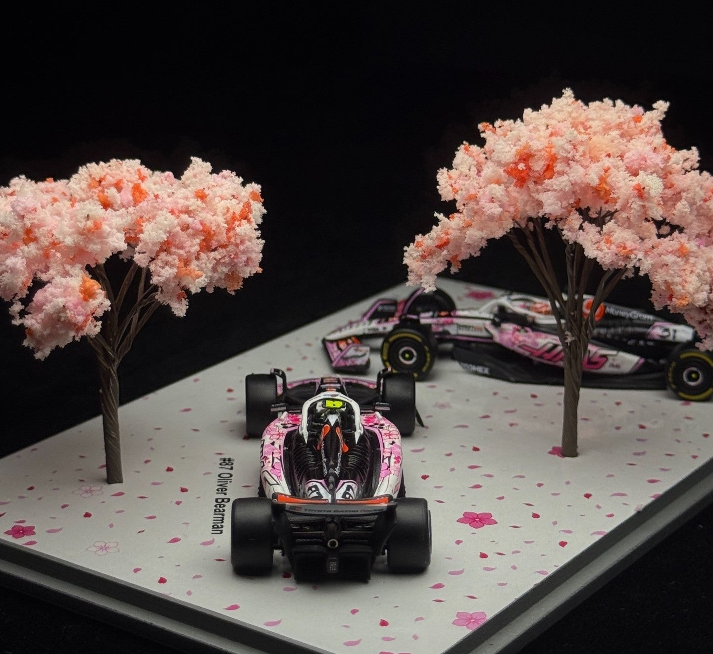 SPARK 1/64 Haas F1 Sakura Twin Set HEC Beijing Exclusive Limited 500