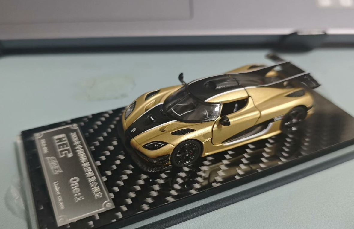 Demon King Koenigsegg One:1 Style 1/64 Diecast Model Car Gold