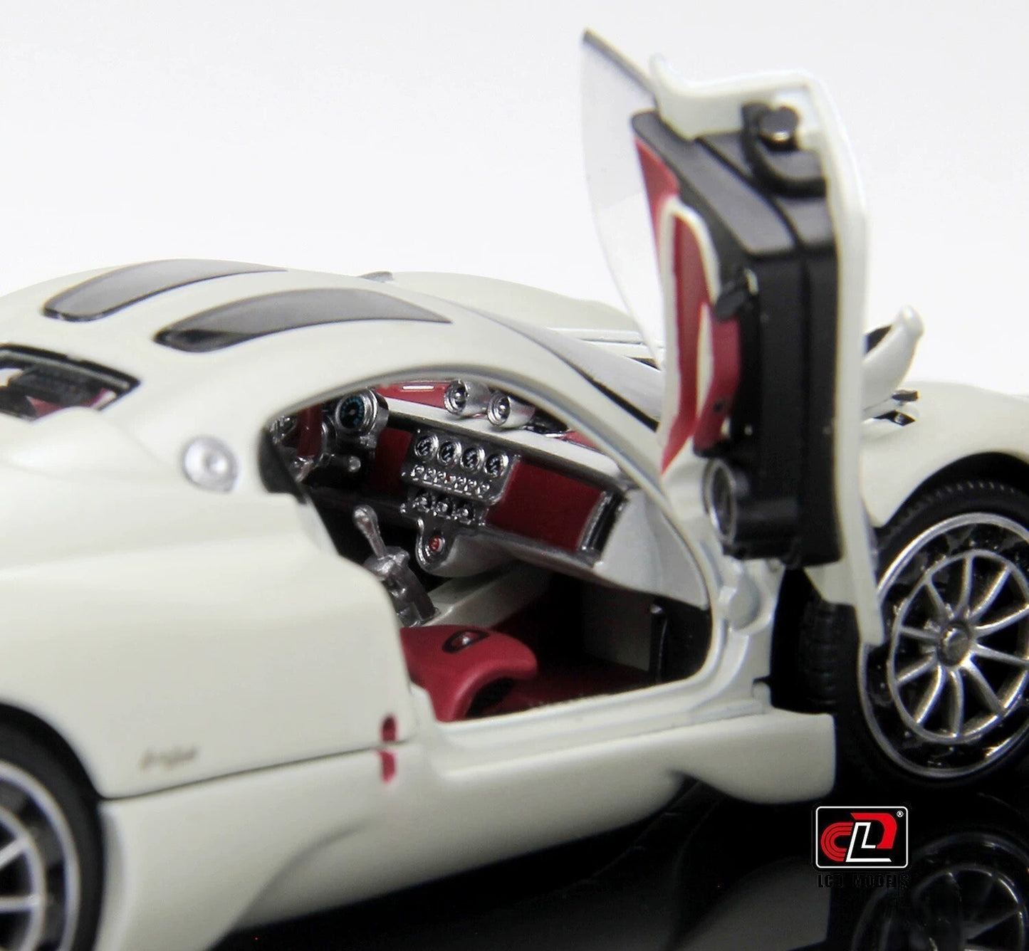 LCD 1/43 Pagani Utopia White Full Opening Diecast Model