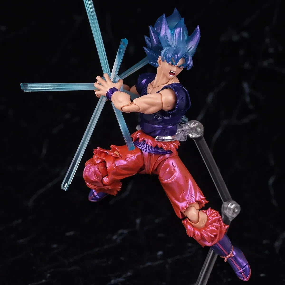 Bandai SH Figuarts SSGSS Goku Super Saiyan Blue Dragon Ball Super Figure