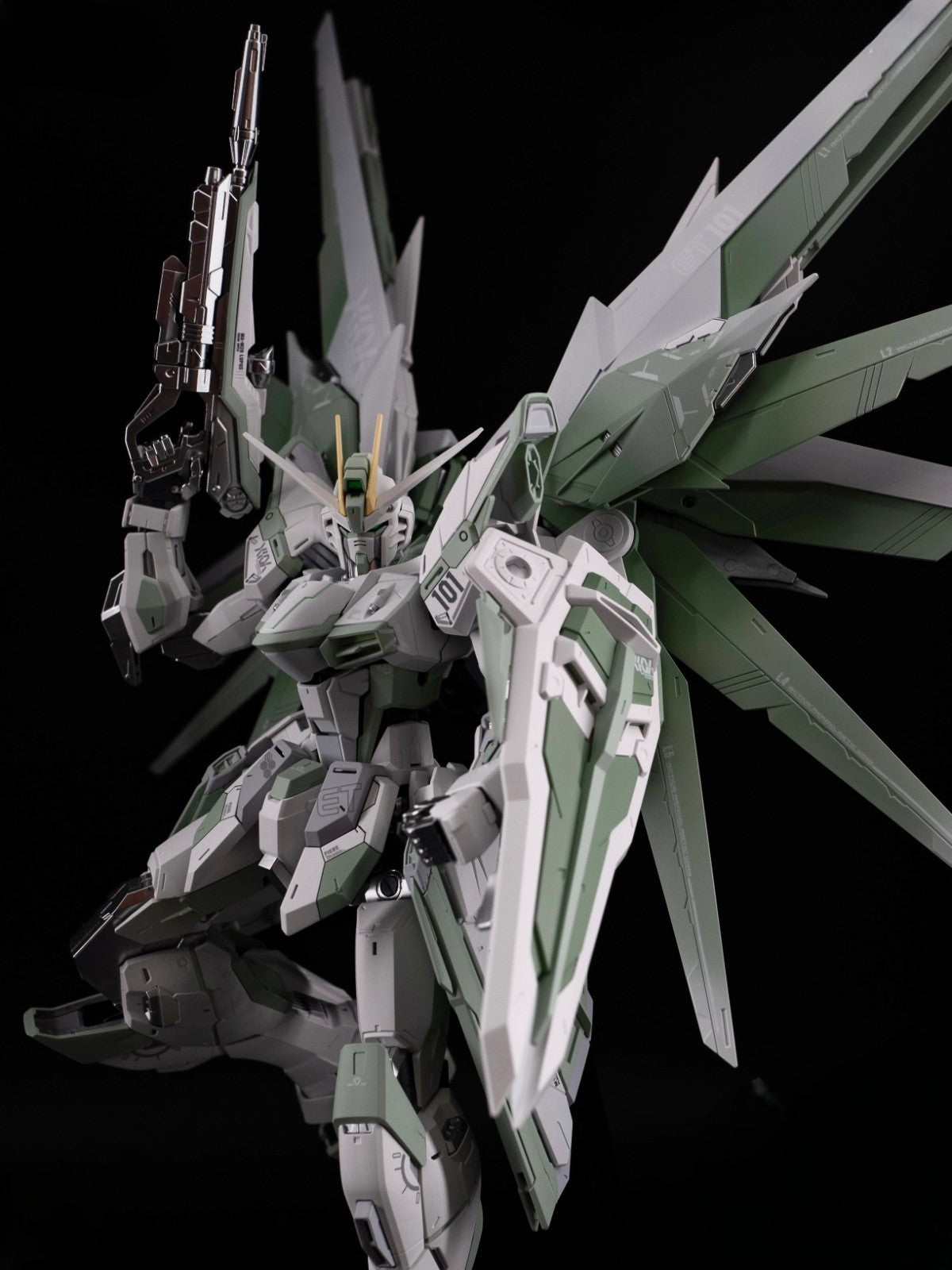 MG 1/100 Super Welfare Freedom Gundam Custom Ver. SHANGYONG Model Kit