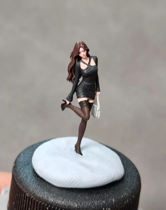 1/64 Urban Lady Figure for Model Car Scene