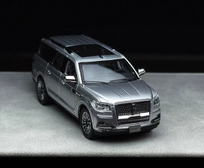 WTX 1/64 2022 Lincoln Navigator LWB Alloy Model Iconic Silver Metallic