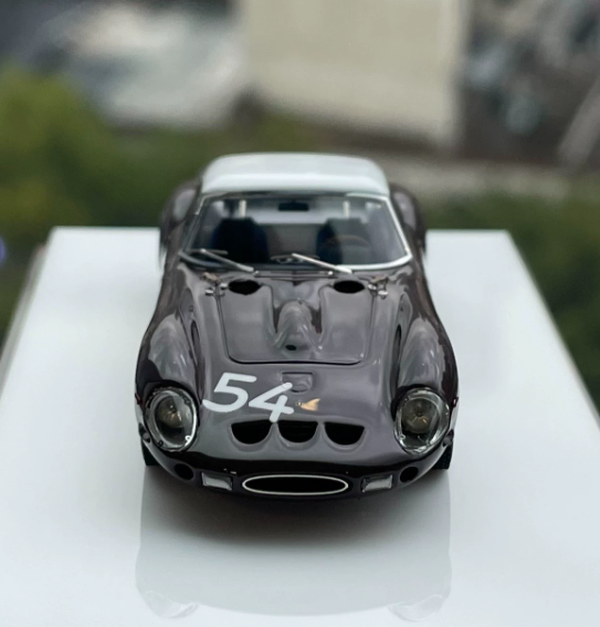 DMH 1:64 Ferrari 250 GTO #54 Coffee White Roof Resin Model