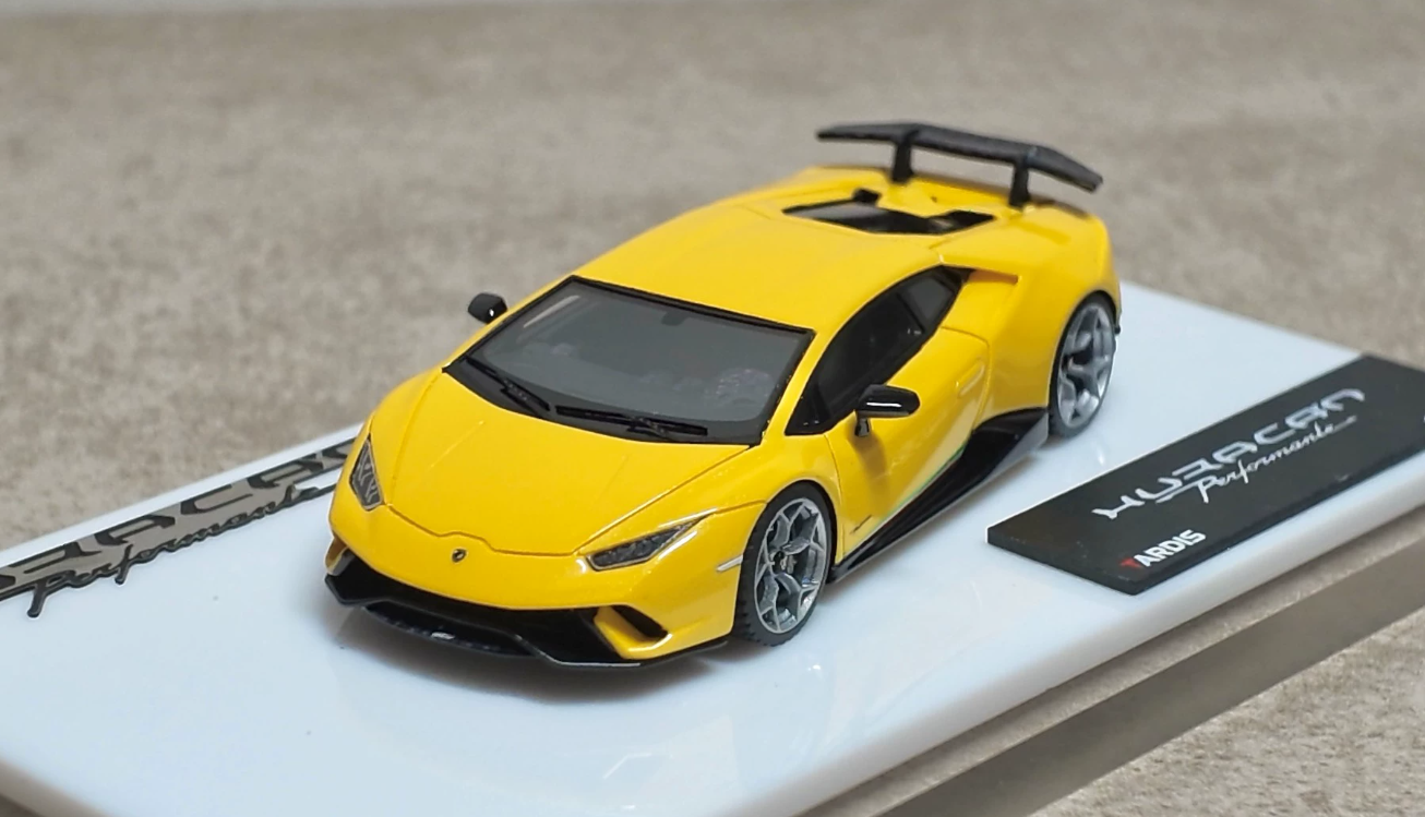 Tardis 1/64 Lamborghini Huracan Performante Yellow Black Trim
