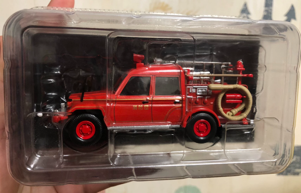 1:43 Toyota Land Cruiser Fire Brigade Red Diecast Model with Hose Ladder