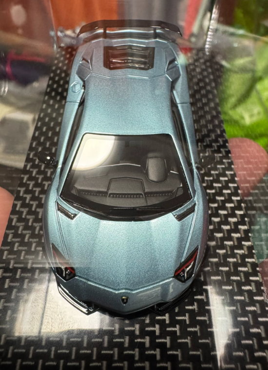 Rotating Wheel x Rowen Lamborghini Aventador S Ice Blue 1:64