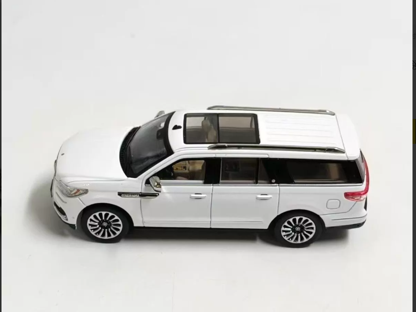 WTX 1/64 2022 Lincoln Navigator LWB Alloy Model White