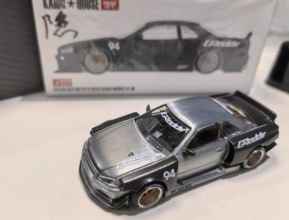 Kaido House Mini GT 1:64 Nissan Skyline GT-R R34 GReddy V2 Chase Car