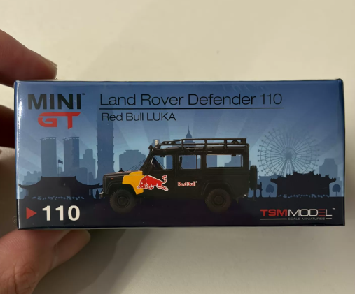 MINI GT 110 Land Rover Defender 110 Red Bull LUKA 1/64