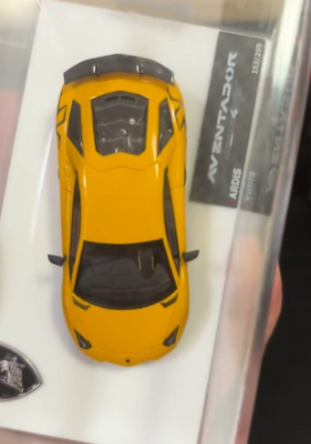 Tardis 1/64 Lamborghini Aventador LP750-4 SV Original Yellow