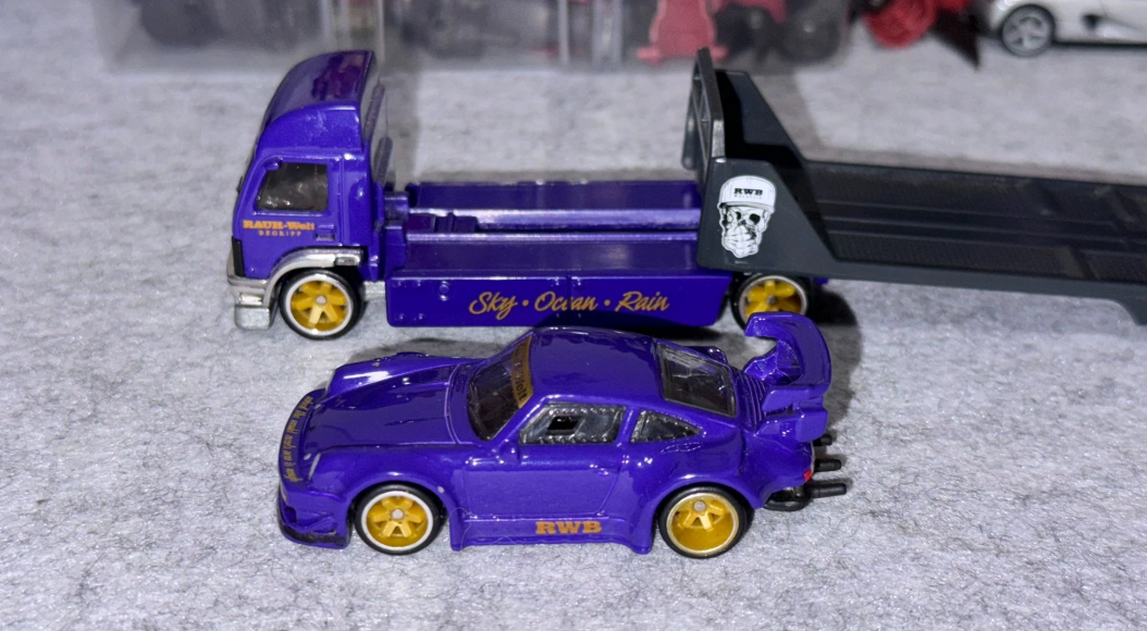 Hot Wheels 1/64 Team Transport RWB Porsche 930 Aero Lift
