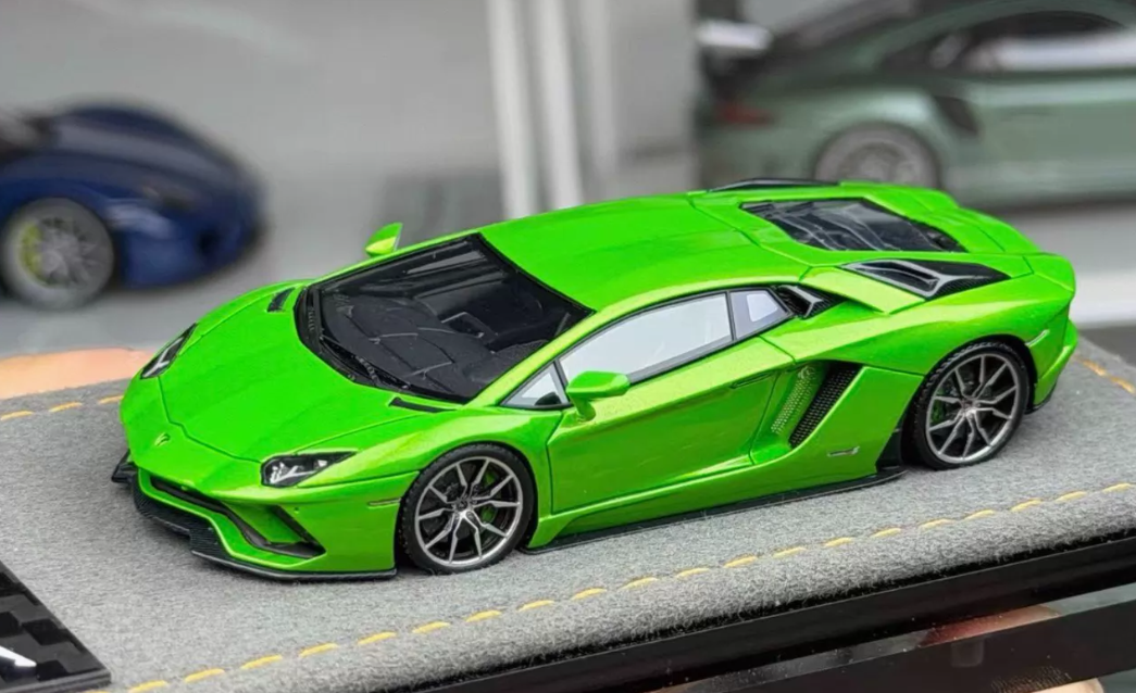 God Wealth GW 1/64 Lamborghini Aventador LP740 AVS Metallic Green