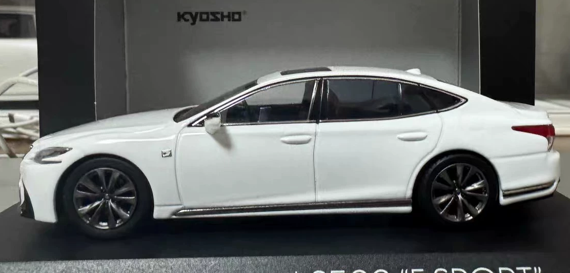 Kyosho 1/43 Lexus LS500h F Sport White Diecast Model