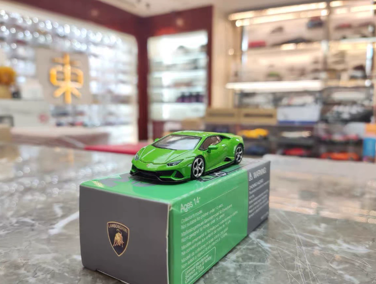 MINI GT #328 Lamborghini Huracan EVO Verde Mantis 1/64