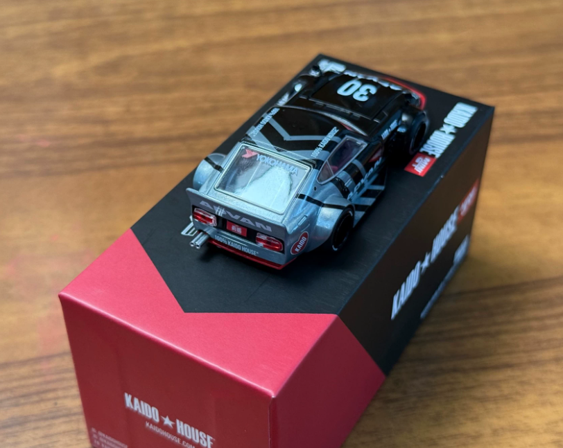 Kaido House x MINI GT KHMG172 Nissan Fairlady Z Devil Z Chase