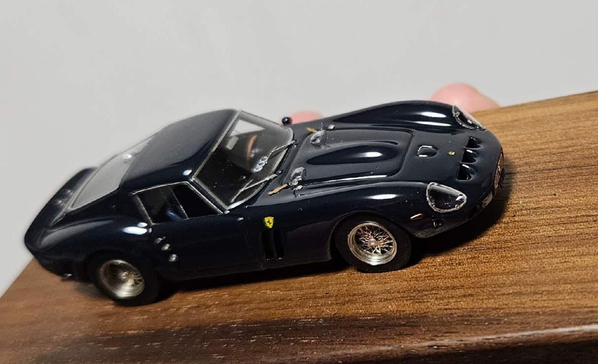 SCM MY64 1:64 Ferrari 250 GTO Midnight Blue Wood Base Resin Model
