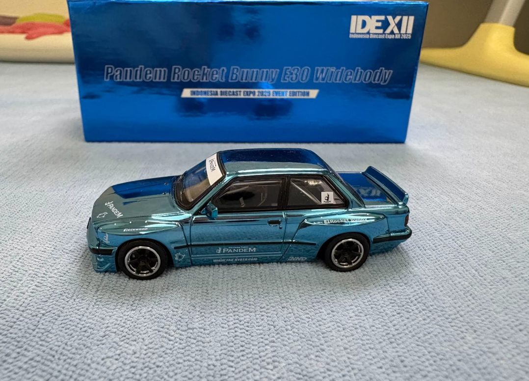INNO64 1:64 BMW E30 PANDEM Rocket Bunny IDEX 2025 Exclusive Blue