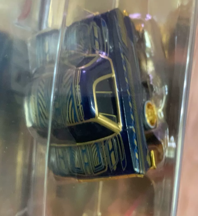 Cartuned Lowriders '63 Chevy Impala Poseable LED Diecast Car