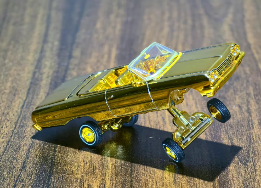 FineWorks 1/64 Chevy Impala Lowrider Gold Plated Poseable Model