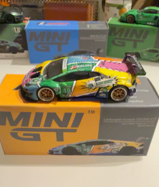 MINIGT 1/64 Lamborghini Huracán GT3 EVO #19 GEAR Racing Comic Livery