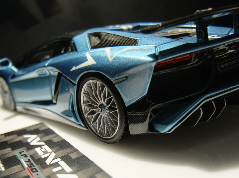 Tardis x Bart Custom 1/64 Lamborghini Aventador LP 750-4 SV Azzurro Cristallo