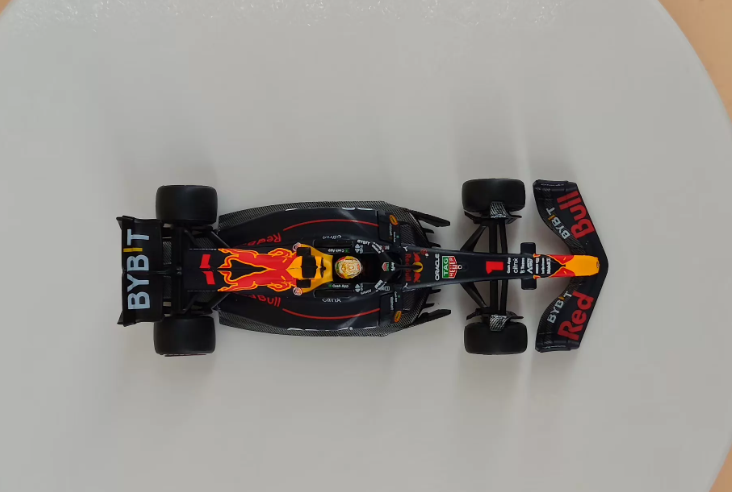 Mini GT 520 Oracle Red Bull Racing RB18 #1 Max Verstappen Abu Dhabi GP