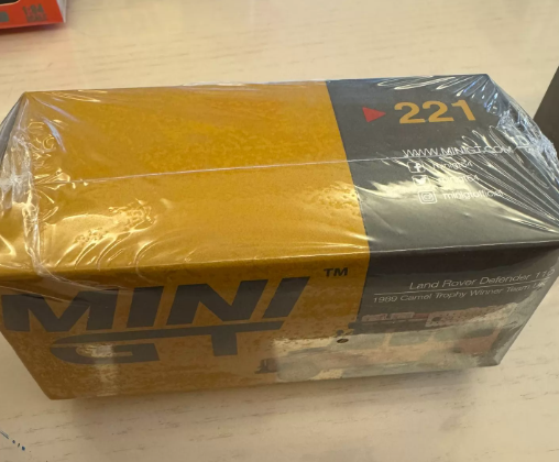 MINI GT 221 Land Rover Defender 110 1989 Camel Trophy Muddy 1/64