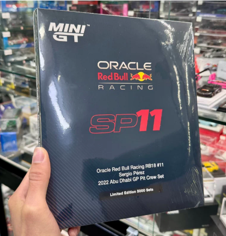 MINI GT 1/64 MGTS0014 Red Bull RB18 Verstappen Pit Crew