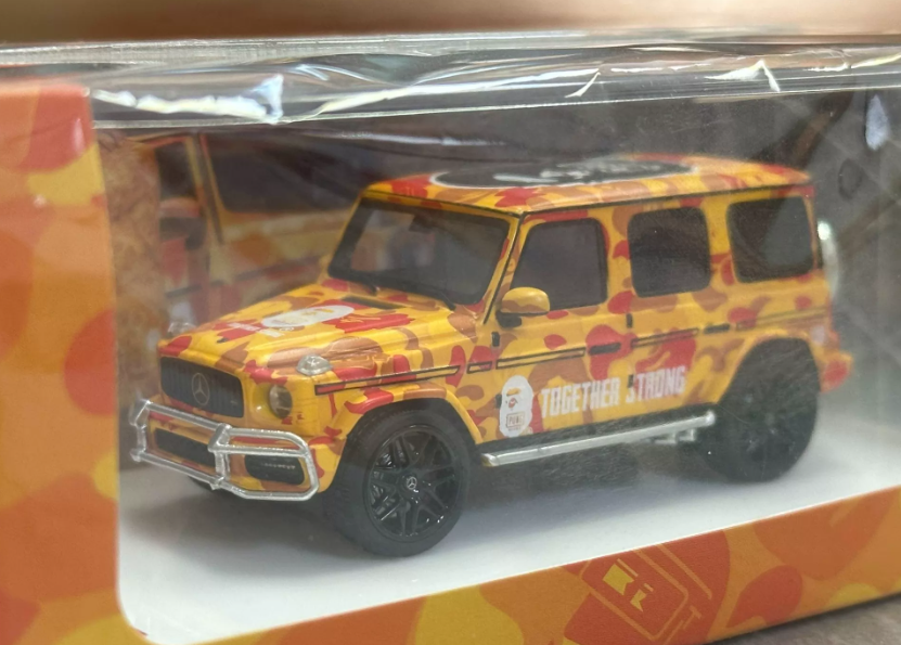 Motorhelix 1/64 Mercedes-Benz G63 AMG BAPE PUBG Sunflower Edition