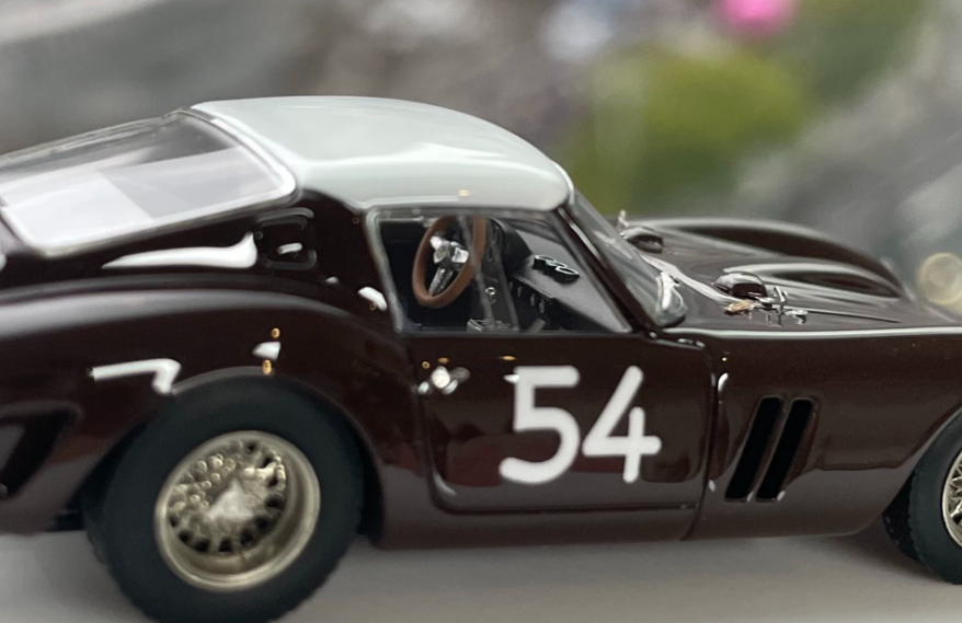 DMH 1:64 Ferrari 250 GTO #54 Coffee White Roof Resin Model
