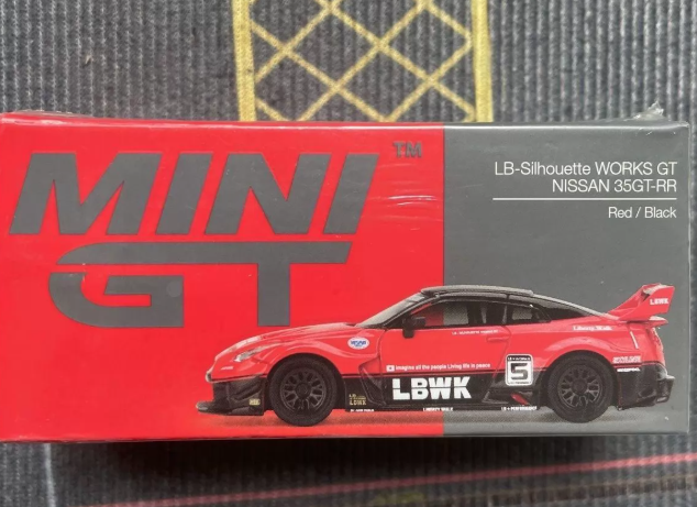 MINI GT 324 LB-Silhouette Nissan 35GT-RR Red / Black