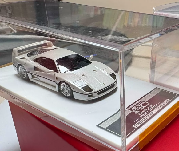 1/64 DMH Ferrari F40 First Edition Pearl White Diecast Model