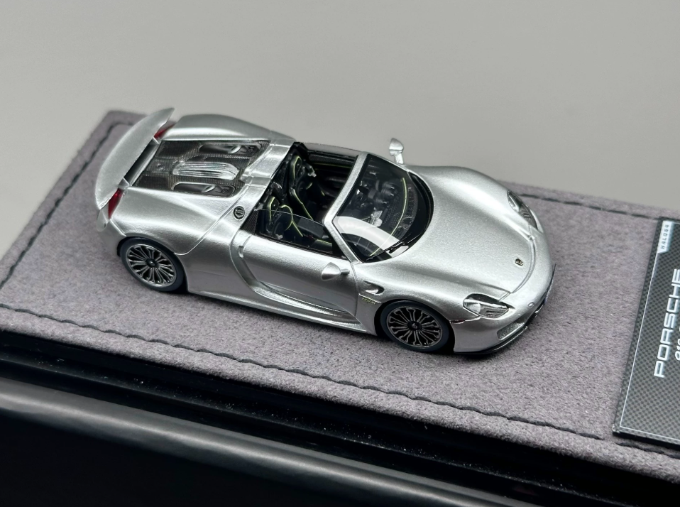 Halo Model 1/64 Porsche 918 Spyder Metallic Silver with Removable Roof