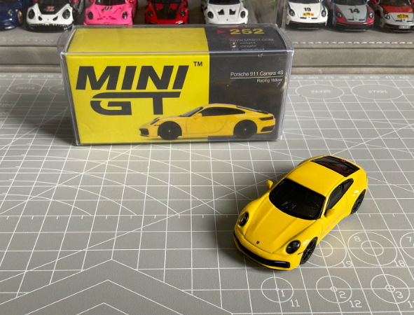 MINI GT 252 Porsche 911 Carrera 4S Racing Yellow 1/64 Alloy