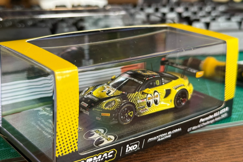 Tarmac Works 1/64 Porsche 911 GT3 R Mooneyes PGR 13