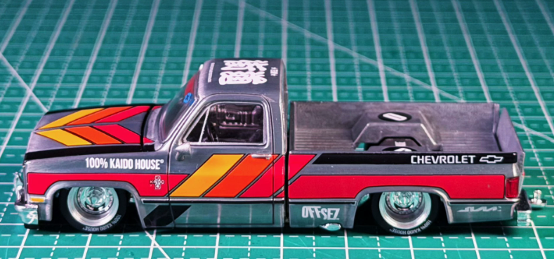 MINIGT 1/64 Chevy Silverado Kaido Works V3 Chase Green Clear Coat