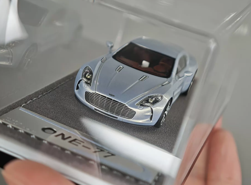 Deep Maker 1/64 Aston Martin One-77 Mako Blue Model
