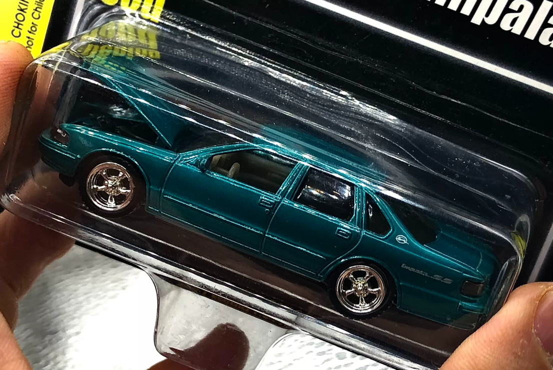 Revell 1:64 '96 Chevy Impala SS Lowrider Teal Diecast Rare