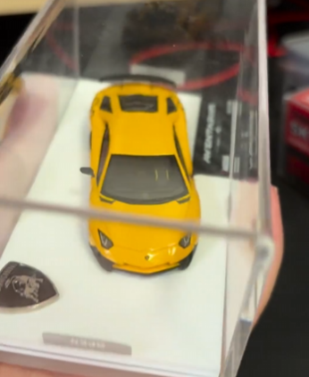 Tardis 1/64 Lamborghini Aventador LP750-4 SV Original Yellow
