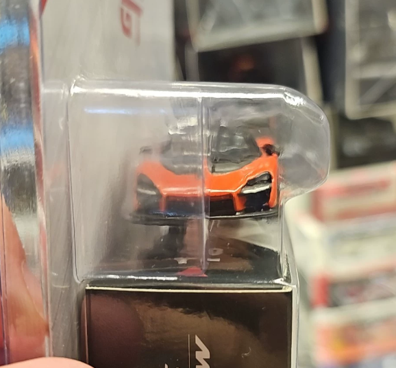 MINI GT 18 McLaren Senna Toys R Us Exclusive Blister 1/64