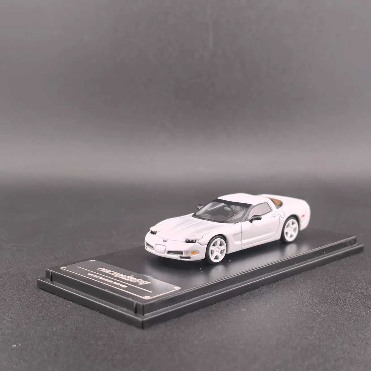 Fine Works64 1/64 Chevrolet Corvette C5 Pearl White