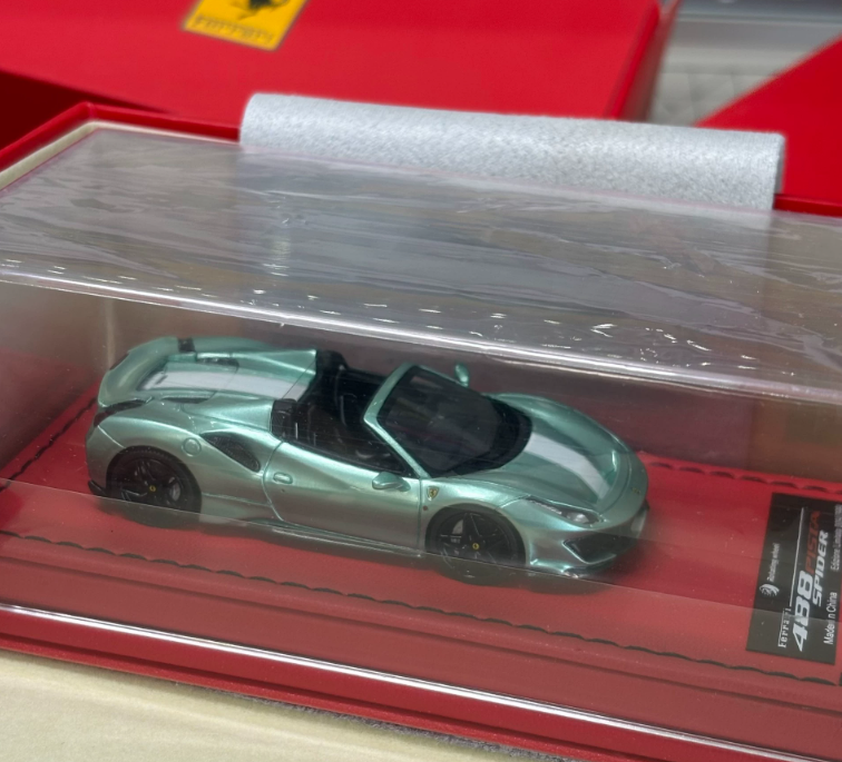 Rotating Wheel 1/64 Ferrari 488 Pista Spider Gem Green Limited 399