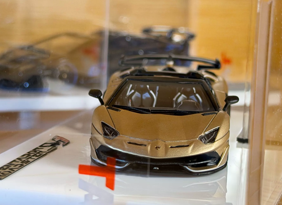 Tardis 1/64 Lamborghini Aventador SVJ Roadster Bronzo Zenas Model