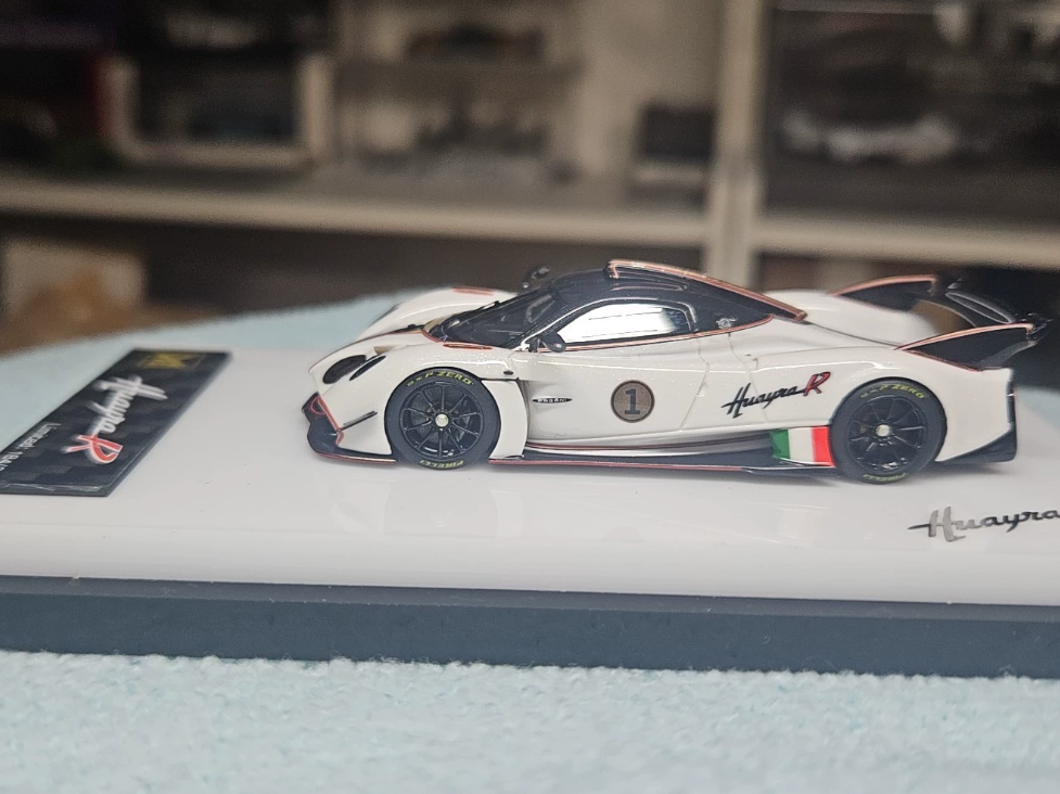 DMY 1/64 Pagani Huayra R White Copper Livery