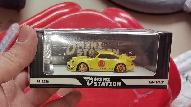 MINI STATION 1/64 Porsche 964 RWB Master Roshi Yellow Figure