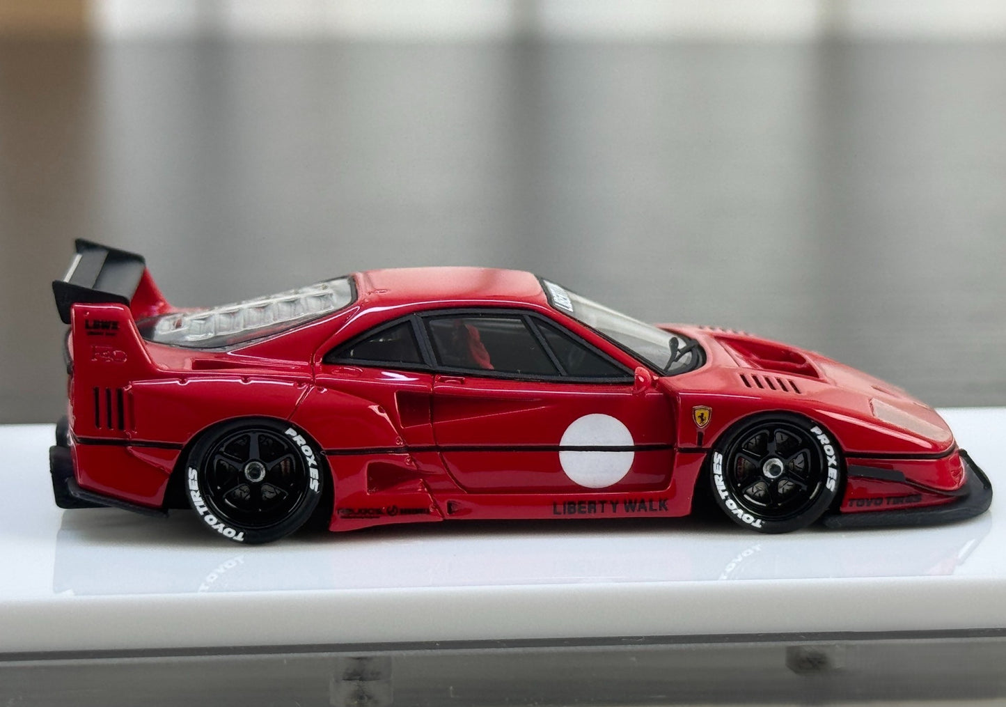 DG 1:64 Ferrari F40 LBWK Red Limited Edition Resin Model Car