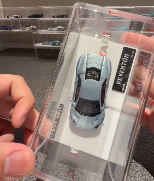 Tardis 1/64 Lamborghini Reventon Ice Blue