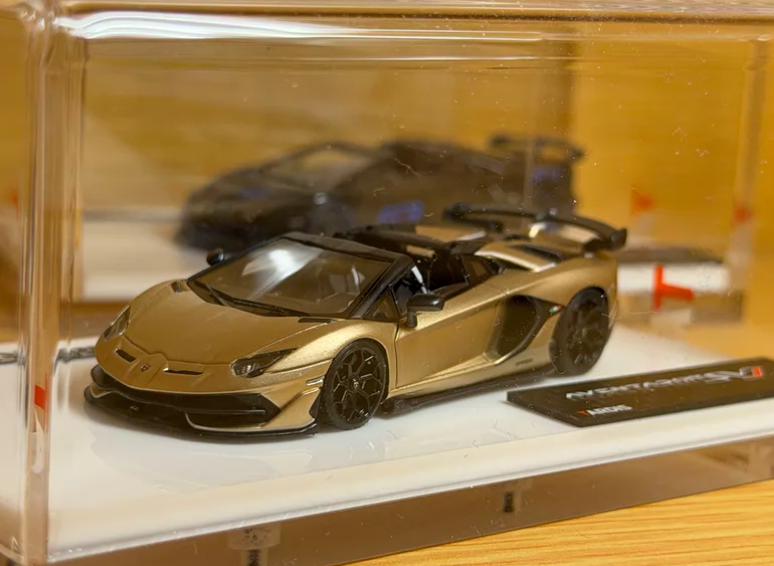 TARDIS 1/64 Lamborghini Aventador SVJ Roadster Bronzo Zenas LE149